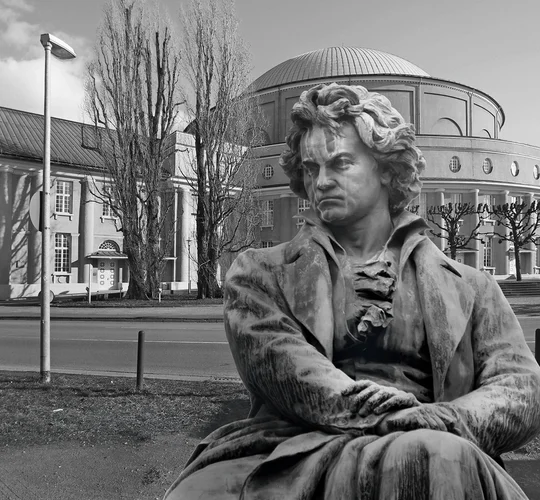 Kuppelsaal © Michael Thomas und Adobe Stock